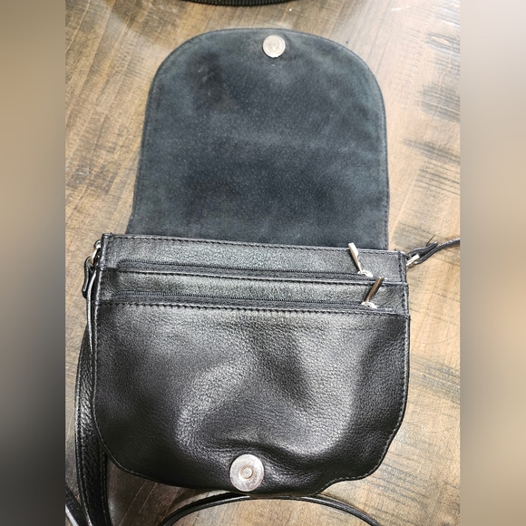 The Trend label Saddle / Crossbody Style Black Leather and Suede Bag - Picture 5 of 10